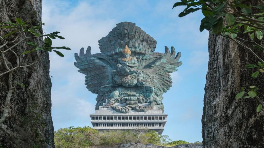 Cerita di Balik Patung Garuda Wisnu Kencana yang Dinobatkan Sebagai Patung Tertinggi di Dunia