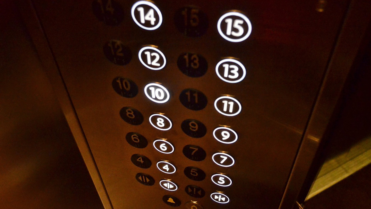 Mengapa Banyak Hotel Menghilangkan Lantai 4 dan 13 di Dalam Lift Berikut Alasannya!