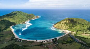 Pantai Mawun Lombok: Keindahan Tersembunyi dengan Panorama Laut Biru Kehijauan